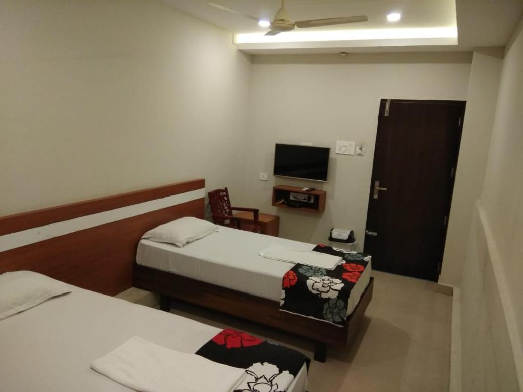 Tirur Tourist Home Exterior foto